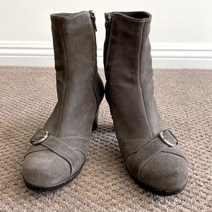 LA CANADIENNE suede ankle boots gray sz 7